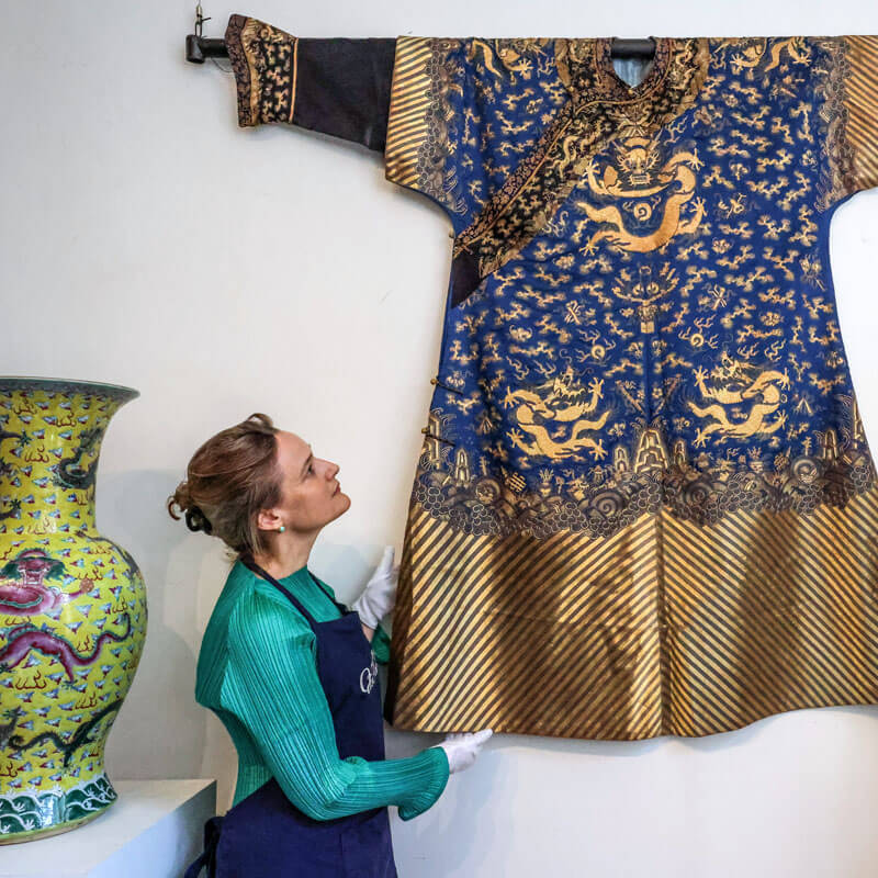 Photo of Antonia with a Chinese robe