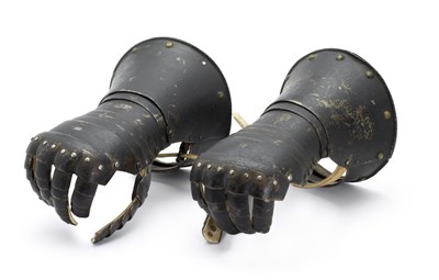 Lot 304 - A PAIR OF SOUTH GERMAN FINGERED GAUNTLETS