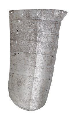 Lot 318 - A NORTH GERMAN LONG TASSET FOR THE RIGHT THIGH WITH ETCHED DECORATION