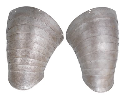 Lot 321 - A NORTH GERMAN SPAUDLER FOR THE RIGHT SHOULDER WITH ETCHED DECORATION