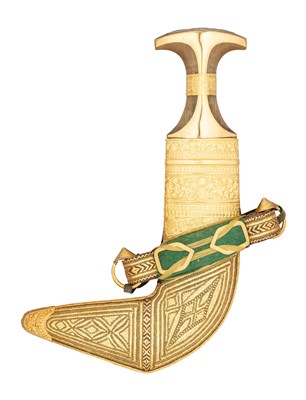 Lot 164 - AN ARAB DAGGER (JAMBIYA) WITH GOLD-MOUNTED RHINOCEROS HORN HILT, EARLY 20TH CENTURY