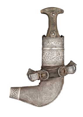 Lot 166 - AN ARAB SILVER-MOUNTED DAGGER (JAMBIYA), EARLY 20TH CENTURY