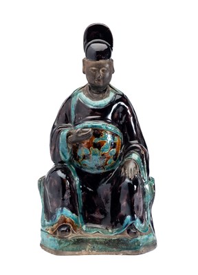 Lot 38 - A CHINESE FAHUA FIGURE OF A DIGNITARY, LATE MING DYNASTY