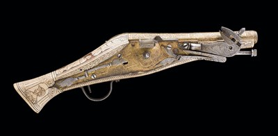 Lot 304 - A FINE AND RARE 40 BORE SOUTH GERMAN WHEEL-LOCK BELT PISTOL, CIRCA 1560, PERHAPS AUGSBURG
