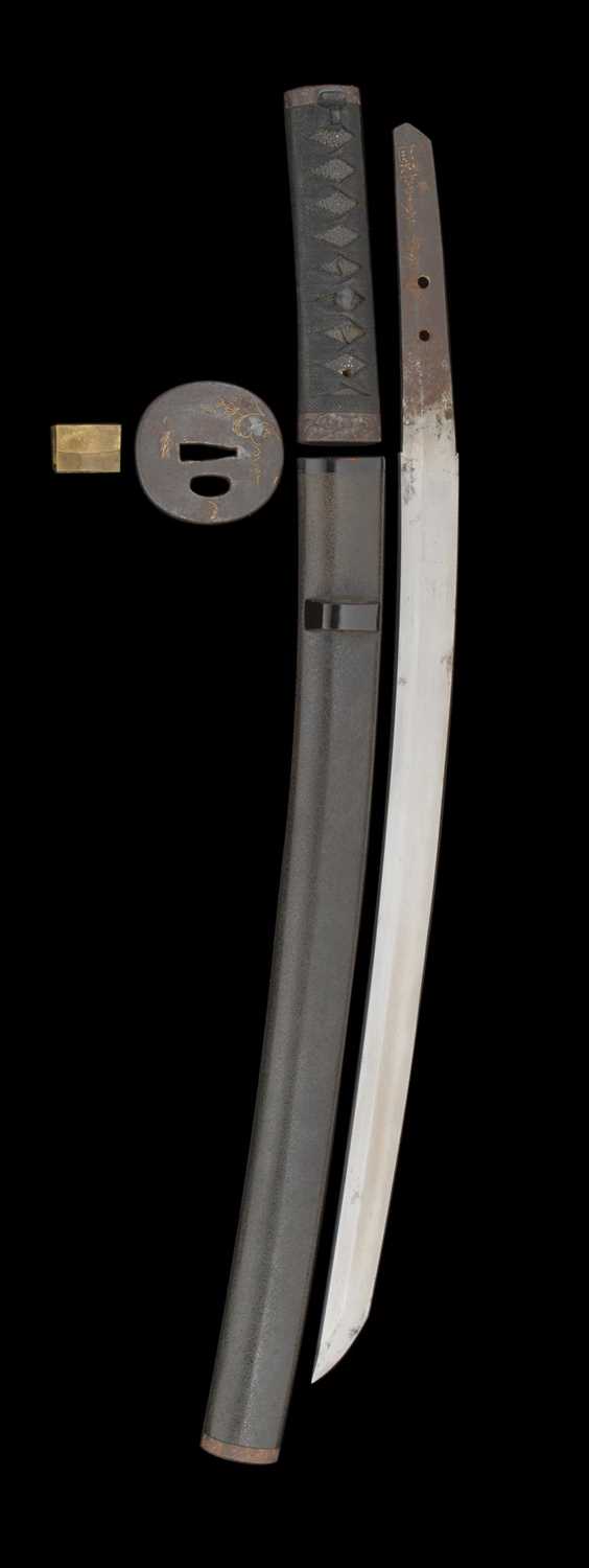 Lot 25 - A JAPANESE SHORT SWORD (WAKIZASHI)