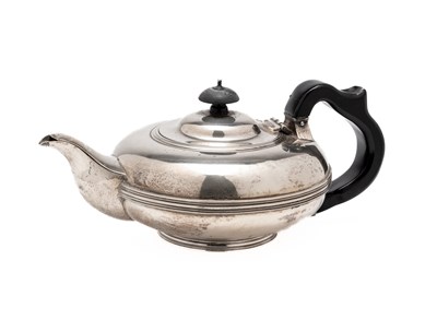 Lot 191 - A GEORGE V SILVER TEAPOT, FORDHAM & FORDHAM, SHEFFIELD, 1916