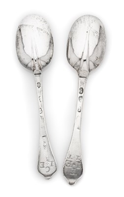 Lot 144 - TWO QUEEN ANNE SILVER DOG NOSE SPOONS, BOTH LONDON