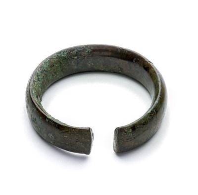 Lot 55 - ARM RING