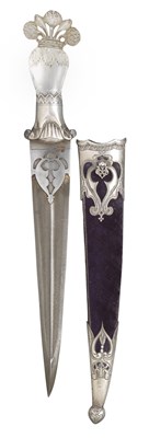 Lot 38 - AN INDIAN SILVER-MOUNTED DAGGER WITH DECORATED HILT