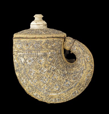 Lot 97 - A RARE NORTH INDIAN LARGE POWDER-FLASK (BÃRÃšTDÃN)