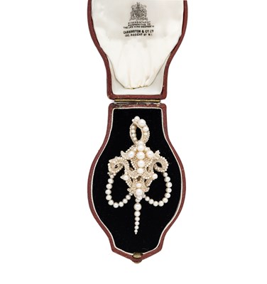 Lot 328 - SEED PEARL PENDANT/BROOCH, 1860S