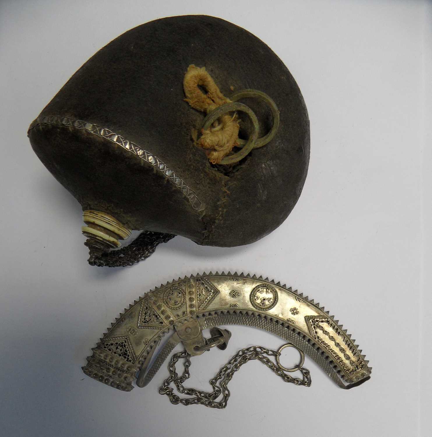 Lot 32 - â€¡ AN INDIAN POWDER-FLASK AND AN OMANI