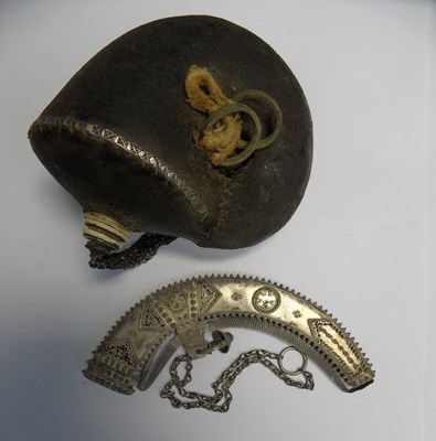 Lot 32 - â€¡ AN INDIAN POWDER-FLASK AND AN OMANI POWDER-FLASK