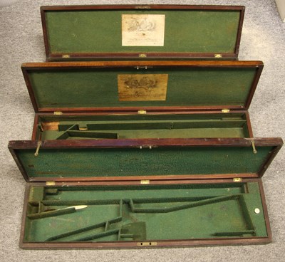 Lot 156 - A MAHOGANY CASE FOR A SINGLE BARRELLED FLINTLOCK SPORTING GUN BY JOSPEH MANTON