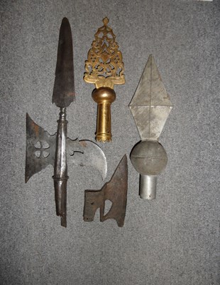 Lot 473 - A GERMAN SERGEANTS HALBERD