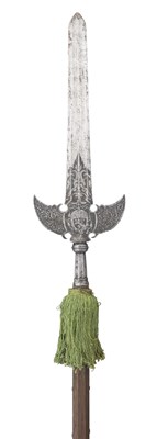 Lot 486 - A RARE AUSTRIAN ETCHED PARTISAN FOR THE GUARD OF PARIS GRAF LODRON