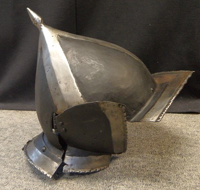 Lot 541 - A SOUTH GERMAN 'BLACK AND WHITE' BURGONET