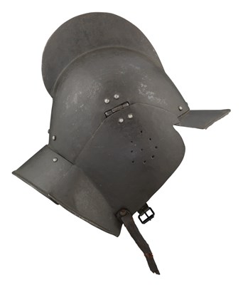 Lot 542 - A SOUTH GERMAN BURGONET