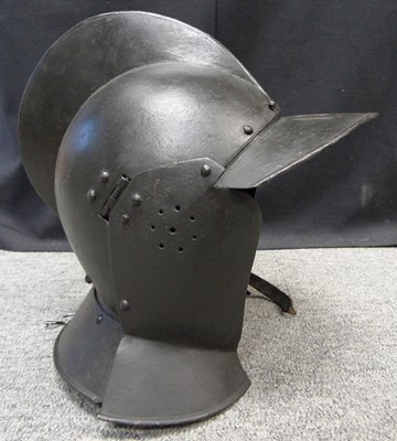 Lot 547 - A SOUTH GERMAN BURGONET