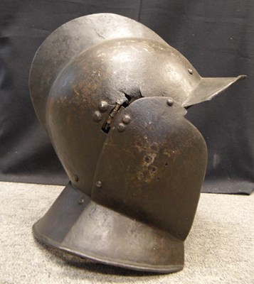 Lot 548 - A SOUTH GERMAN BURGONET