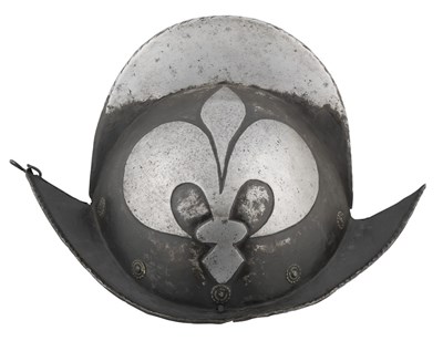 Lot 556 - A GERMAN 'BLACK AND WHITE' COMB MORION