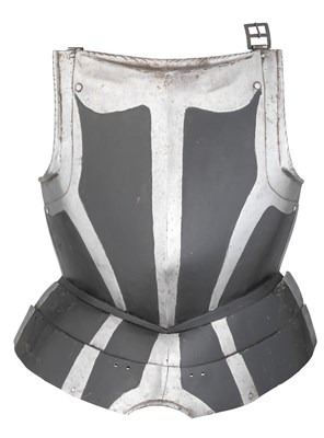 Lot 582 - A SOUTH GERMAN 'BLACK AND WHITE' BREASTPLATE