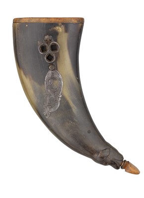 Lot 654 - AN AUSTRIAN COMBINATION POWDER HORN AND WHEEL-LOCK SPANNER