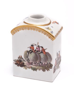 Lot 1 - A MEISSEN 'BATAILLENMALEREI' TEA CADDY