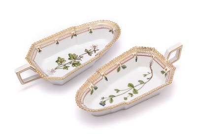 Lot 10 - A PAIR OF ROYAL COPENHAGEN 'FLORA DANICA' PICKLE DISHES