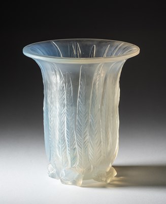 Lot 15 - A LALIQUE GLASS 'EUCALYPTUS' VASE