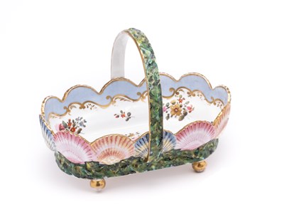 Lot 21 - A SPODE 'COCKLE SHELL' BASKET