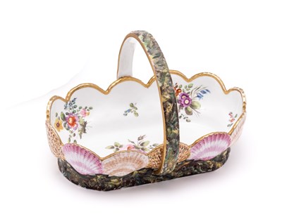 Lot 22 - A SPODE 'COCKLE SHELL' BASKET