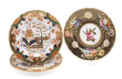 Lot 49 - A PAIR OF SPODE DESSERT PLATES, CIRCA 1820