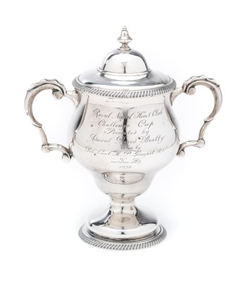 Lot 146 - A GEORGE V SILVER CUP AND COVER