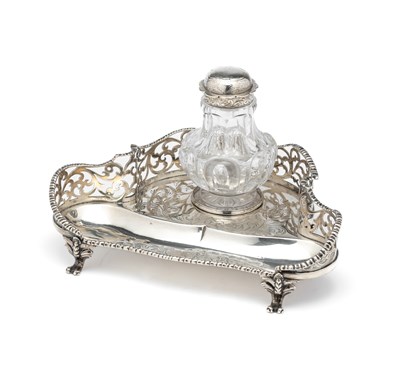 Lot 191 - A VICTORIAN SILVER INKSTAND