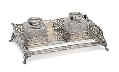 Lot 202 - A VICTORIAN SILVER INKSTAND