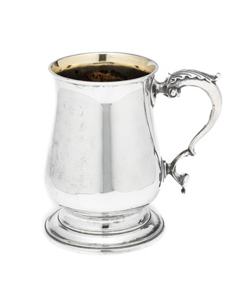 Lot 223 - A GEORGE III SILVER MUG