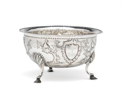 Lot 228 - AN IRISH GEORGE III SILVER SUGAR BOWL