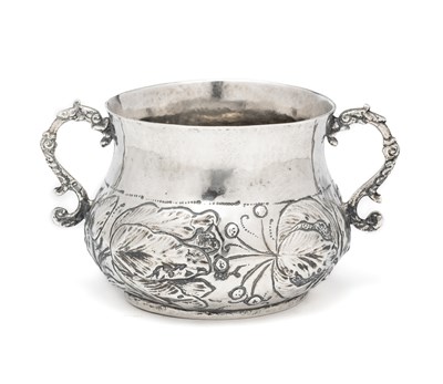 Lot 235 - A CHARLES II SILVER PORRINGER