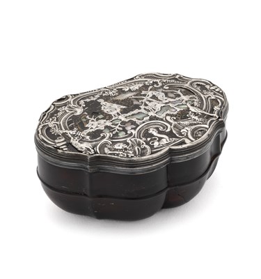 Lot 241 - ËœA SILVER-MOUNTED TORTOISESHELL SNUFF BOX