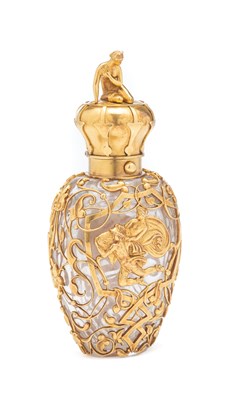 Lot 257 - A VICTORIAN GOLD CAGE-WORK COVERED SCENT BOTTLE