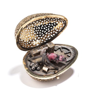 Lot 264 - A SILVER-GILT SURPRISE EGG, STUART DEVLIN, LONDON, 1977