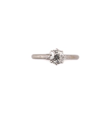 Lot 313 - DIAMOND SOLITAIRE RING