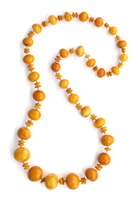 Lot 324 - LONG AMBER NECKLACE