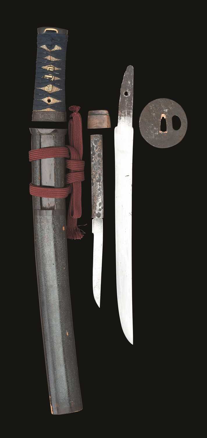Lot 11 - A JAPANESE DAGGER (TANTO)