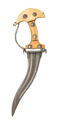 Lot 23 - AN INDIAN DAGGER (KHANJARLI)