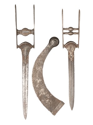 Lot 24 - A RARE INDIAN BIRUDUNGI (BOOMERANG)