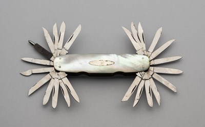 Lot 538 - A FINE MOTHER-OF-PEARL MOUNTED PENKNIFE FOR DISPLAY, LATE 19TH/EARLY 20TH CENTURY