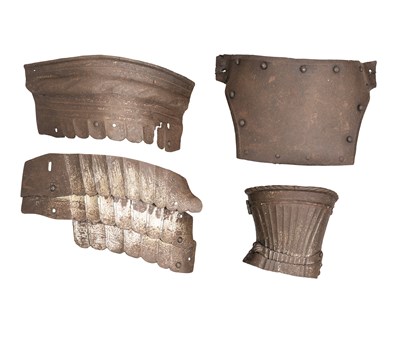Lot 150 - ELEMENTS OF NORTH GERMAN ARMOUR INCLUDING A PORTION OF A GAUNTLET IN THE SO-CALLED 'MAXIMILIAN' FASH