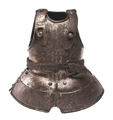 Lot 184 - AN EXTREMELY RARE MINIATURE CUIRASS FROM A NORTH GERMAN PIKEMAN'S ARMOUR